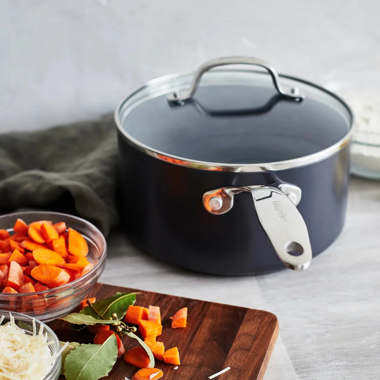 GreenPan Valencia Pro Healthy Ceramic Nonstick 13-Piece Cookware Set - Levo Sportswear